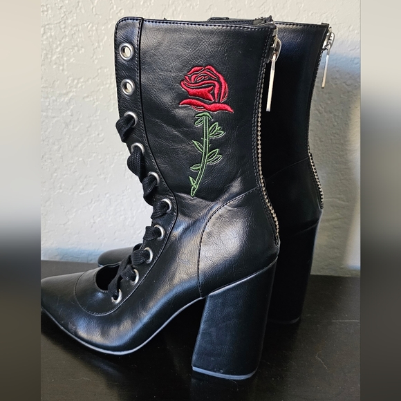Poster GRL Boho Grunge Embroidered Rose Heels Boots, size 6 - Picture 4 of 9